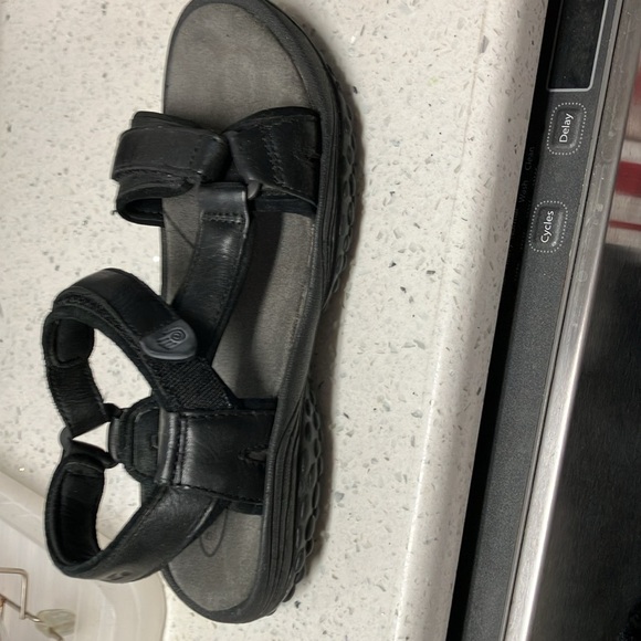 Teva waterproof black leather sandals With two size adjustments. Size 7. - Picture 5 of 12